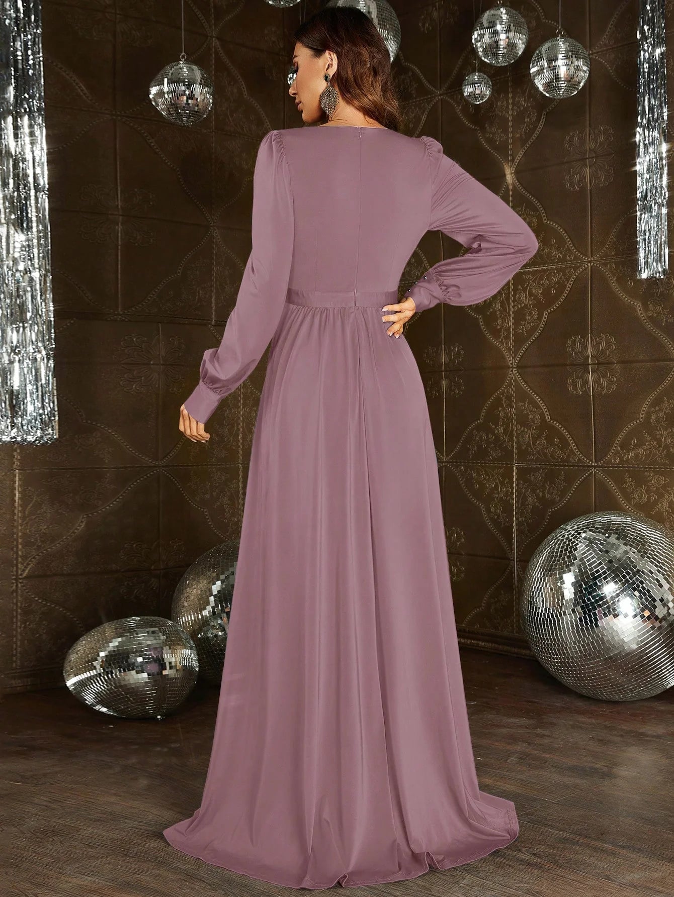 Elegant A-Line Plunging Neck Long Sleeve Zipper Up Floor-Length Prom Dress